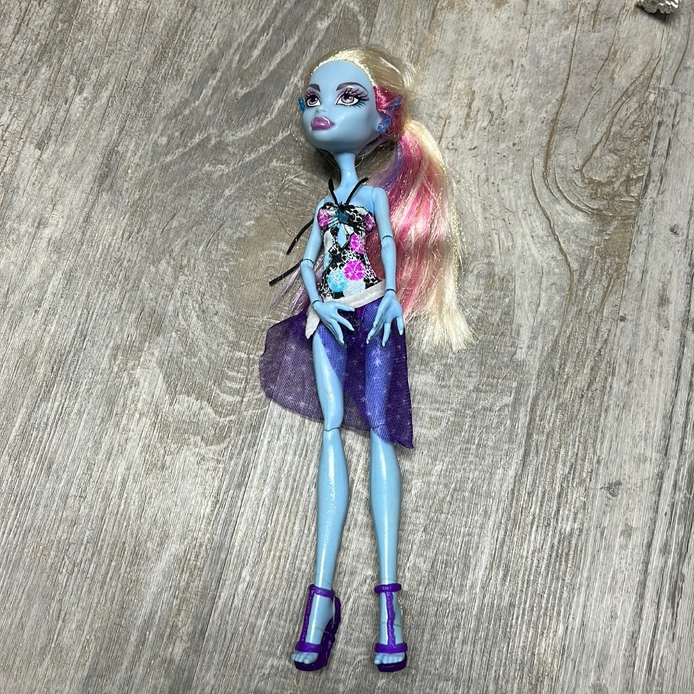Monster High Skull shores Abbey Bominable Doll